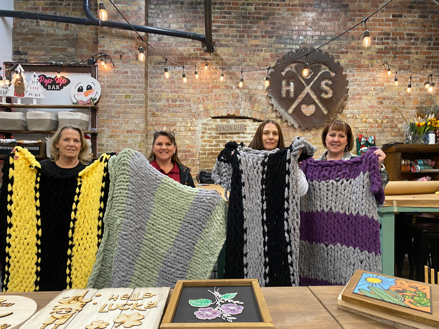 Chunky Hand Knit Blanket Workshop: 3/7 6:30pm