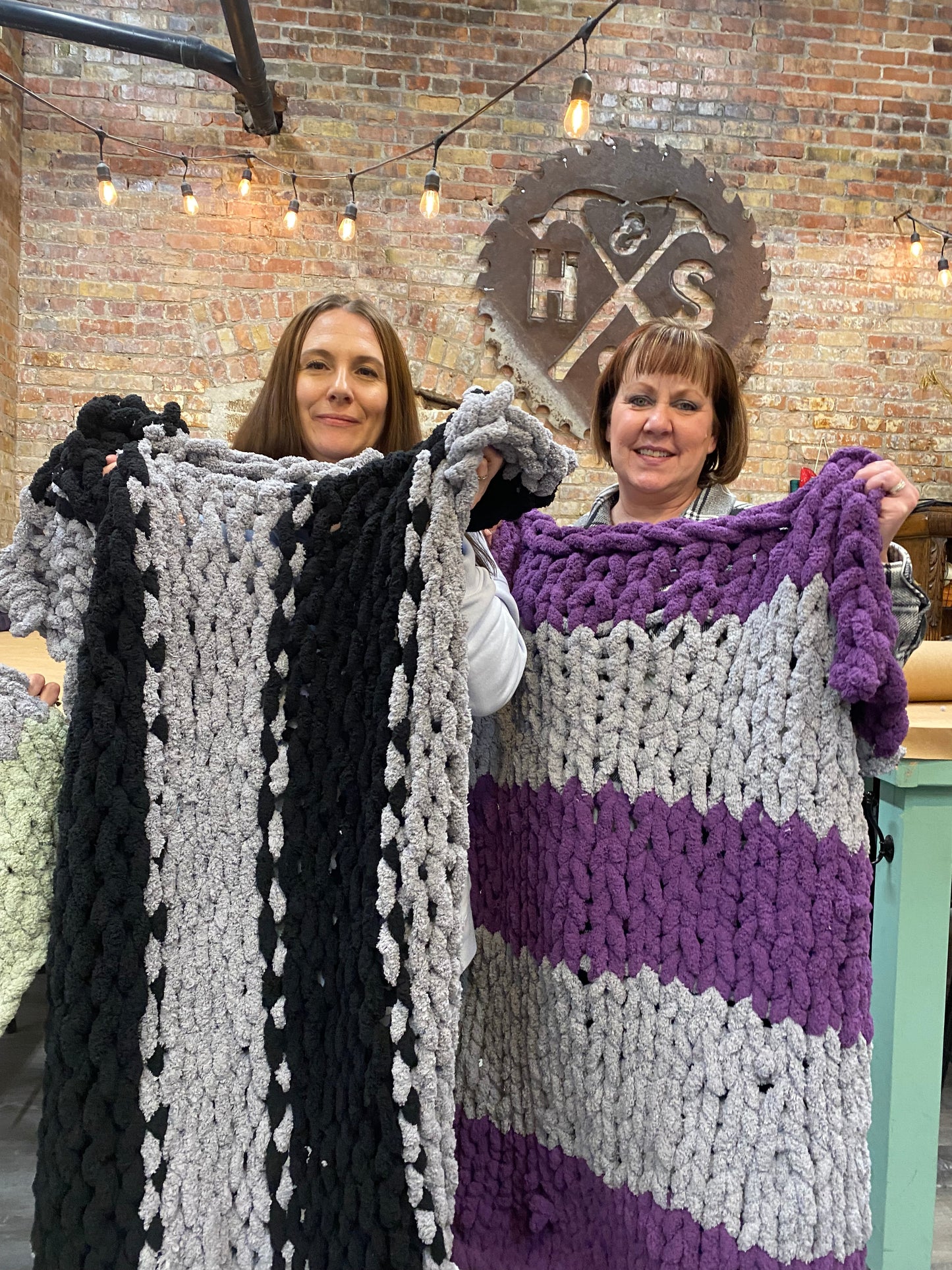 Chunky Hand Knit Blanket Workshop: 3/7 6:30pm