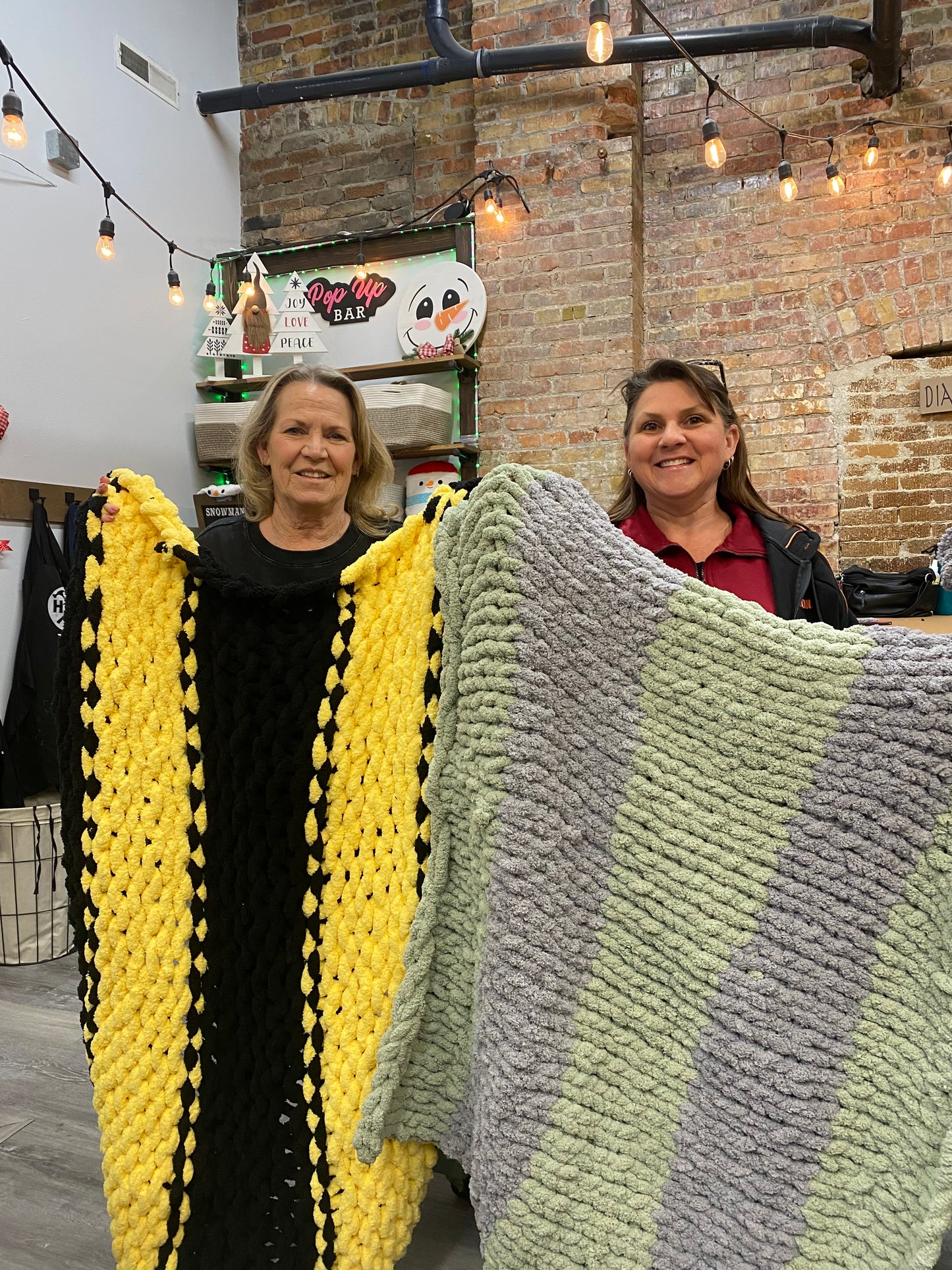 Chunky Hand Knit Blanket Workshop: 3/7 6:30pm