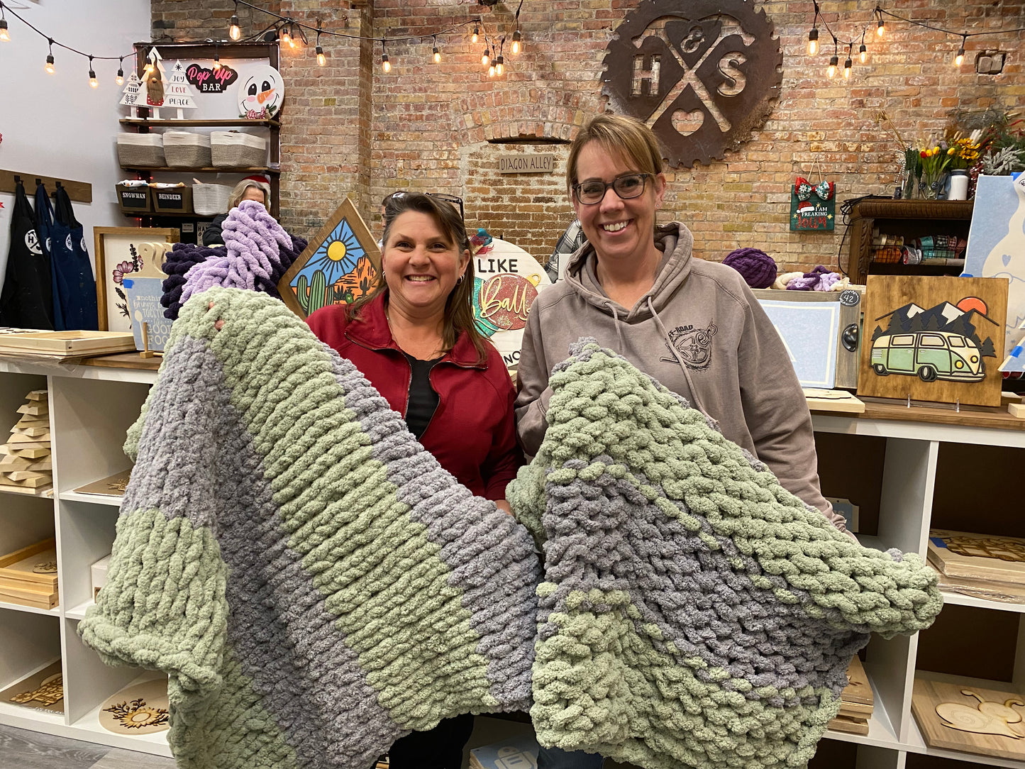 Chunky Hand Knit Blanket Workshop: 3/7 6:30pm